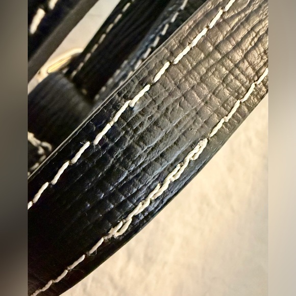 👑✅PRICE FIRM✅ Black faux leather crossbody strap gold hardware. Brand New! - Picture 11 of 17